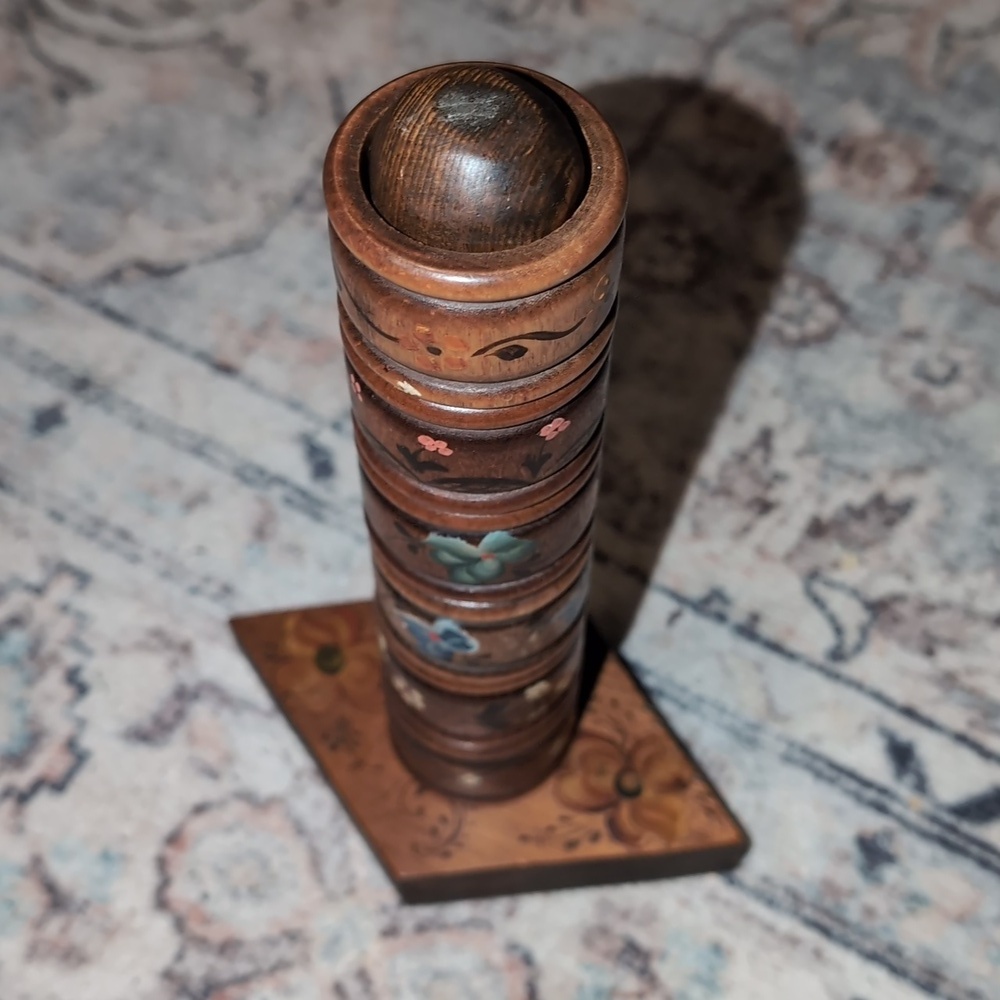 Folk Art Wooden Napkin Rings with Stand (B2) - Picture 2 of 5